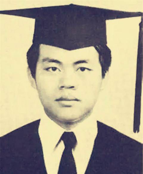 徐荣发本是一位热衷画画的人士,当然,从年轻时起他在绘画上表现出异于