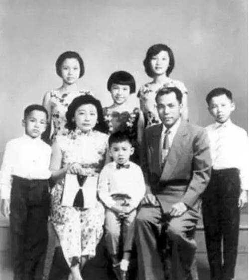 经由这条途径,林梧桐不但赚到了人生的第一桶金,更顺着这条路线进入了