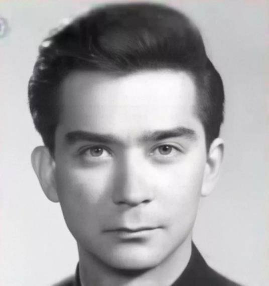 原创3张名人青年照原来课本上都是骗人的谁年轻时不是容貌倾城呢