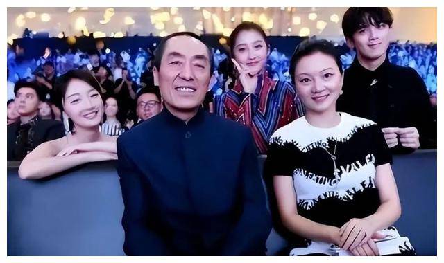 张艺谋和姜文的妻子同框,一看便知谁是家庭主妇_展现_风格_时尚