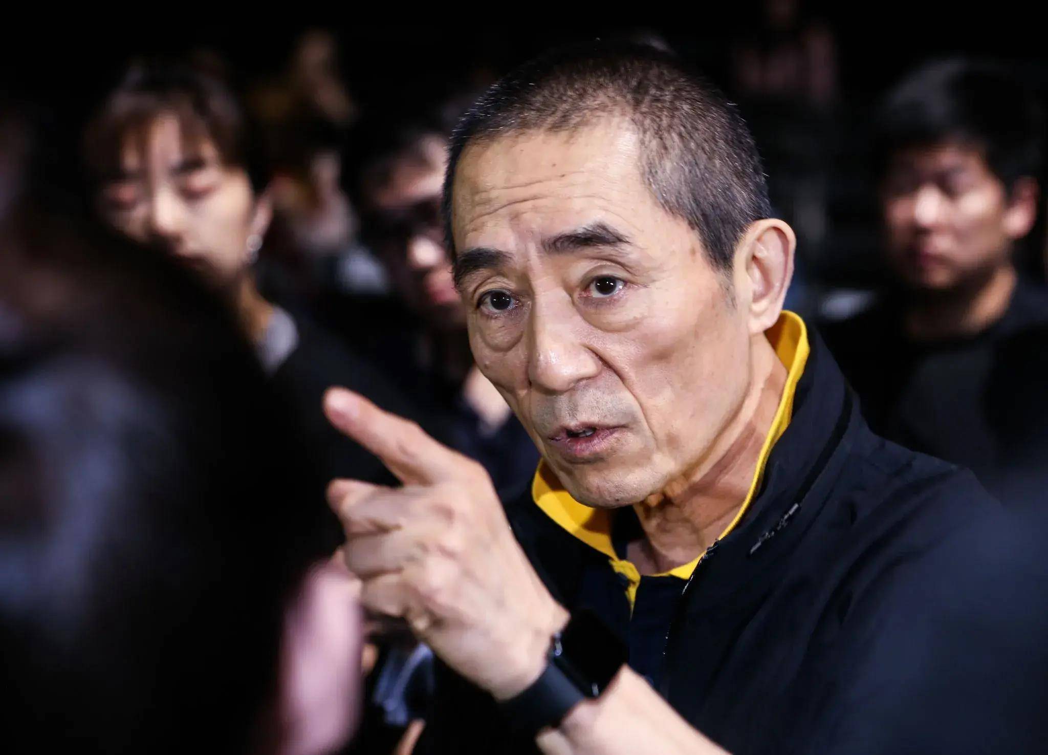 数十年的辛勤努力,张艺谋塑造了独具特色的电影风格,他善于运用色彩