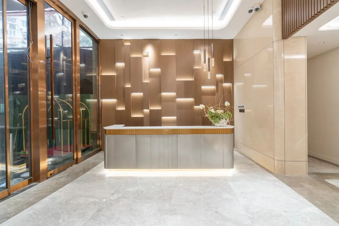 项目实景图根据塔尖人士需求,项目还定制了梦幻泳池,私属健身会所,让