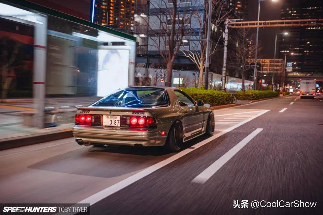 有趣的是,kohei寻找这款rx-7的时候,发现水晶白色的rx-7 fc3s售价相当