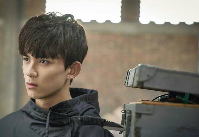 原创童星相继销声匿迹吴磊却越来越红看他做的事就明白了