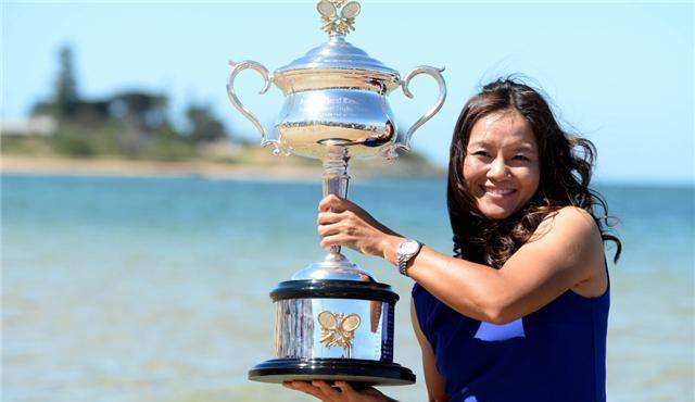 李娜:炒国家队鱿鱼,赛场上让观众闭嘴,她凭什么这么牛_时候_网球_退役