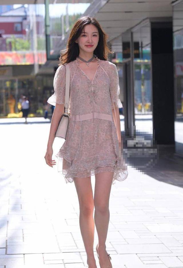 夏季犯了穿衣困难症,一件木耳边连衣裙,让你秒变清纯美少女_裙子_效果
