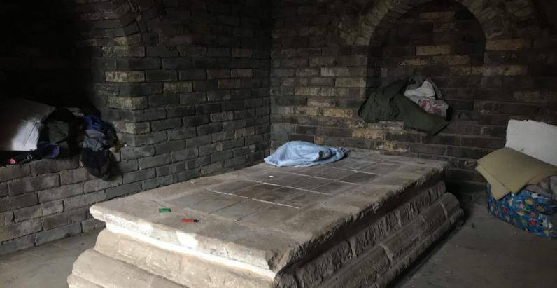 原创一座600年前的公主墓意外发现里面有人居住这是怎么回事