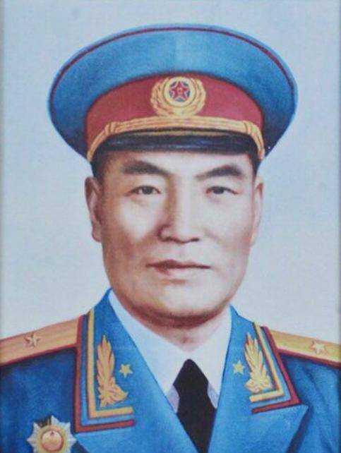 1955年授衔时,他的军衔只是大校.