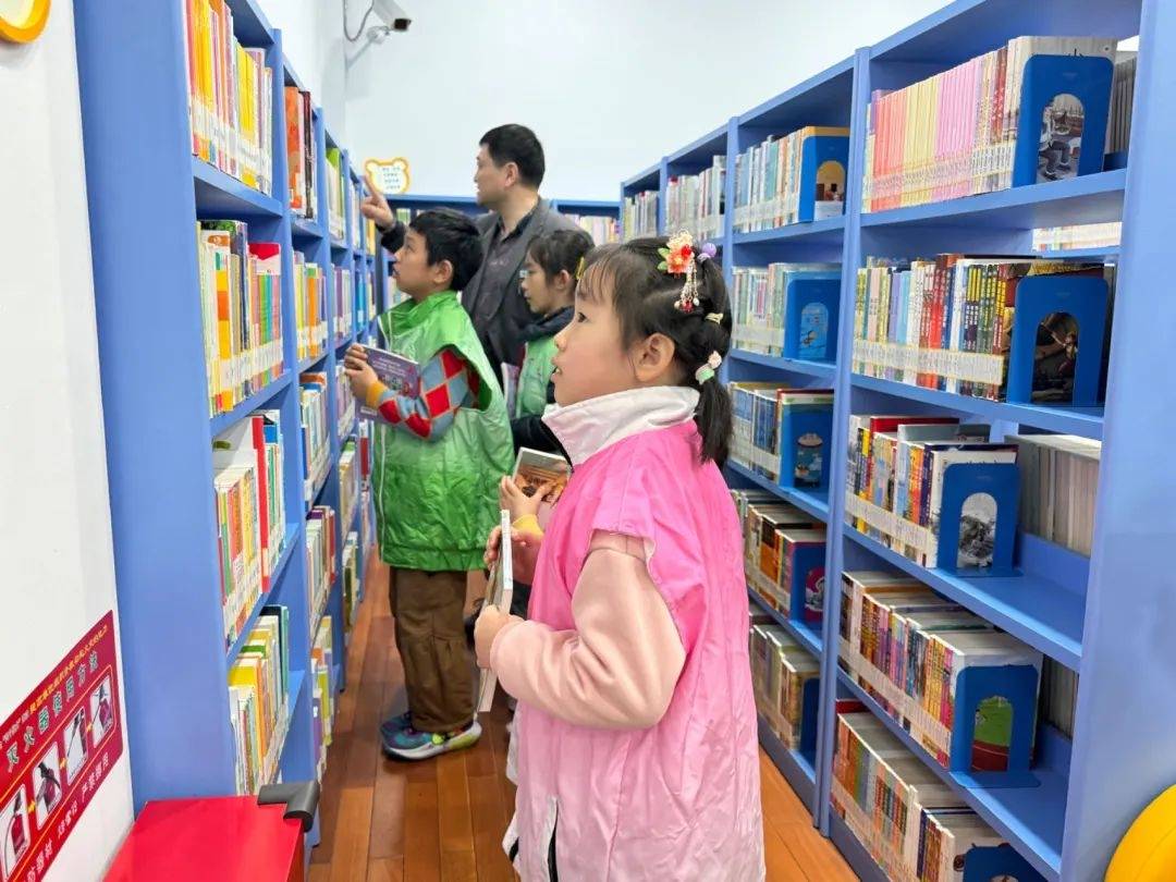 他们"变身"小小图书管理员,传递志愿服务正能量_活动_小朋友们_雷锋