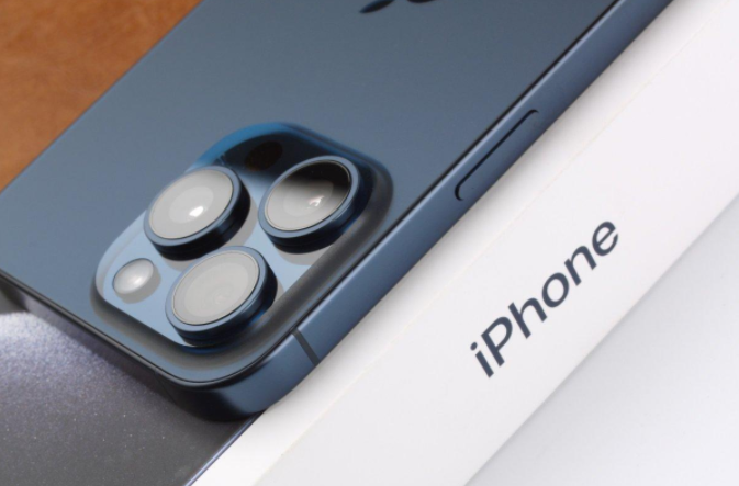 快充功率都不如一些安卓千元手机,平时可以看到很多人喷苹果的这方面