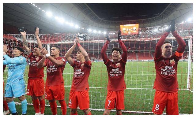 原创上海上港传神夺冠球员互动教练默契泰山难及