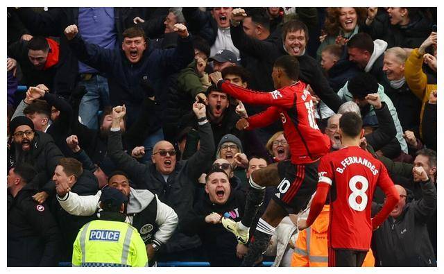 原创不只滕哈赫球员们对拉什福德夜店事件缺席表示失望邮报报道