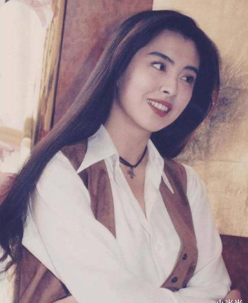 原创女大学生像王祖贤火了摘下墨镜之后网友建议纹个墨镜在脸上