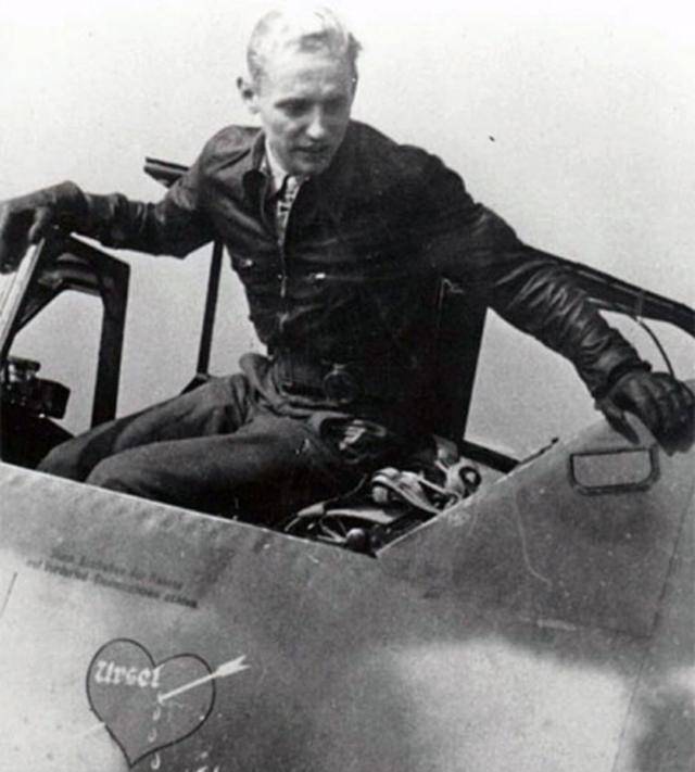 原创二战德军飞行员哈特曼4年击落352架敌机一直活到1993年