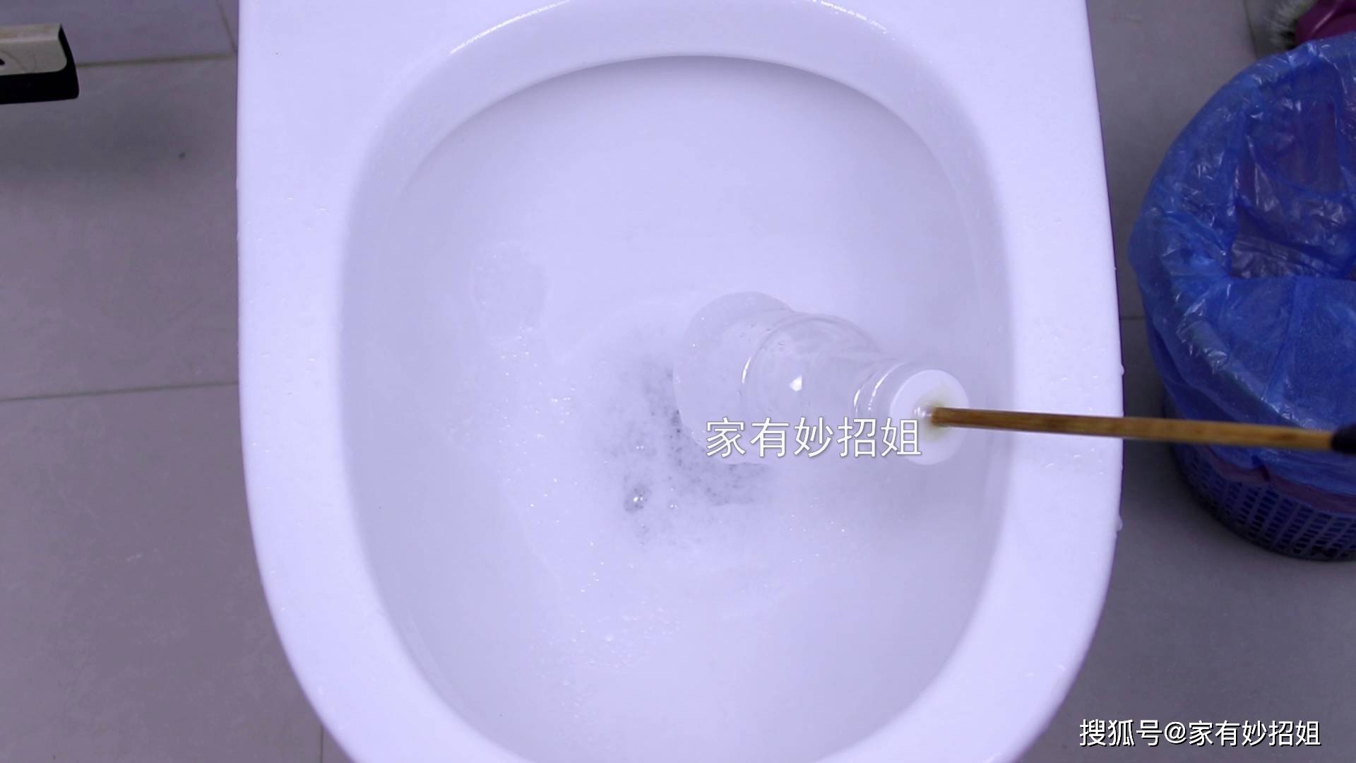原创马桶不小心堵住了只要一个塑料瓶轻松疏通马桶别