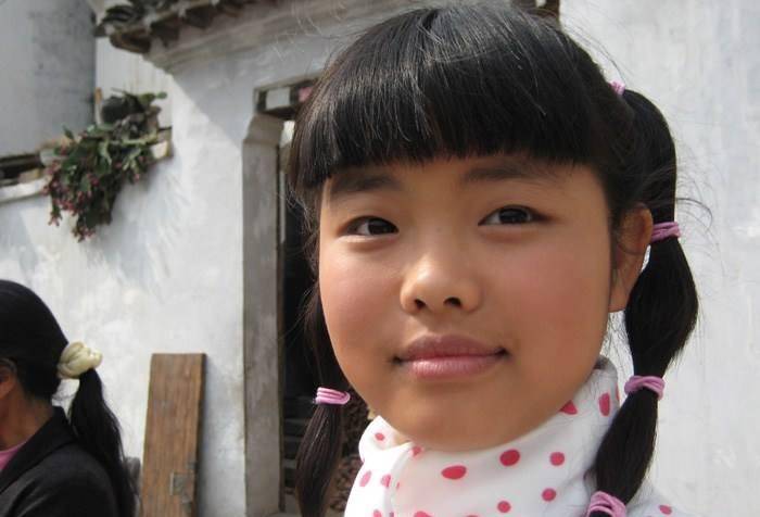 原创被骂最丑童星王莎莎终于正面回应长不成你们期待那种美