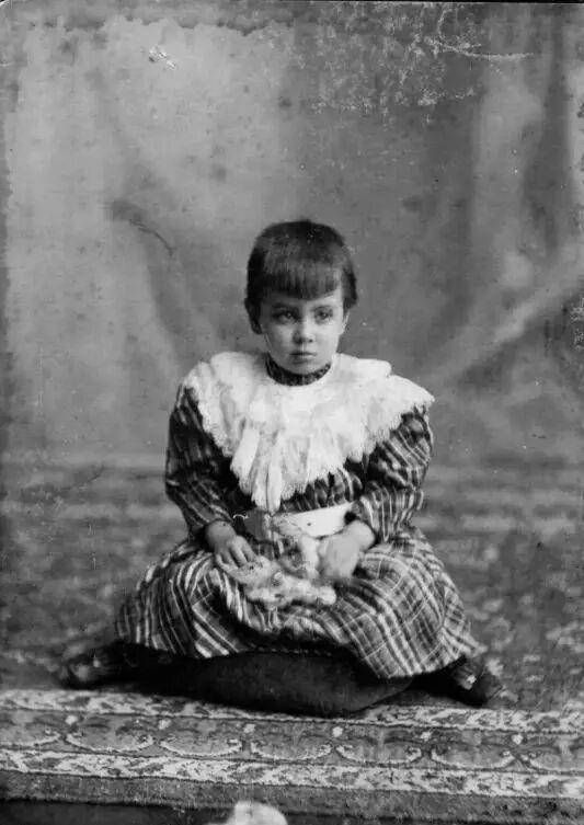 原创博尔赫斯惊艳世界的失明作家独身68年却在去世前2个月结婚