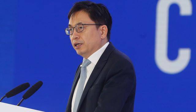 原创被誉为腾讯京东背后的商业巨头投资大亨张磊弃中国国籍转向新加坡