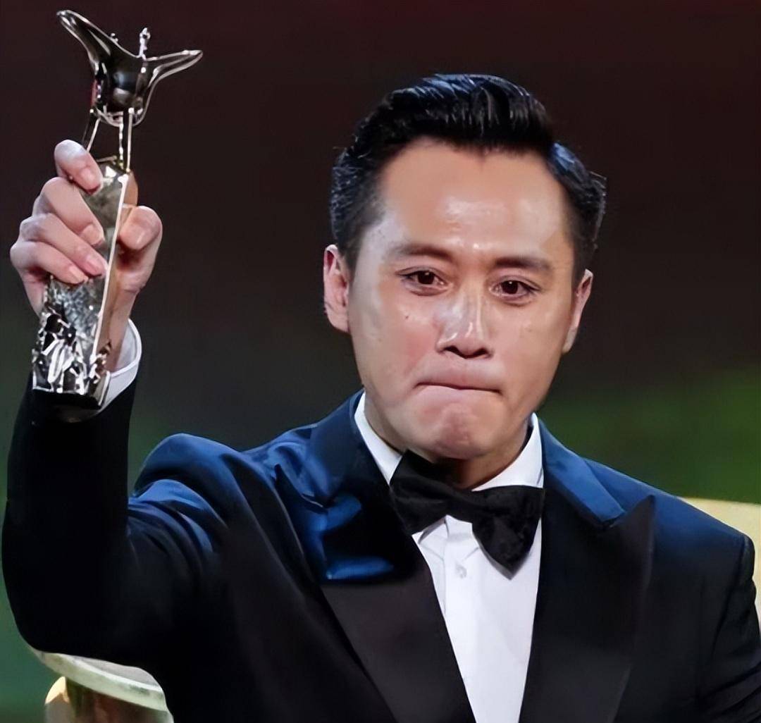 2001年的金马奖颁奖典礼上,出现了一位意想不到的新人.