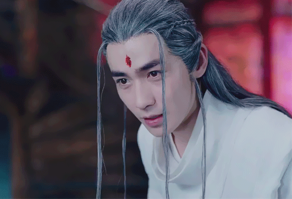 里的夜尊沈面,他是剧里的反派,同时又是男主沈巍的弟弟,还是由朱一龙
