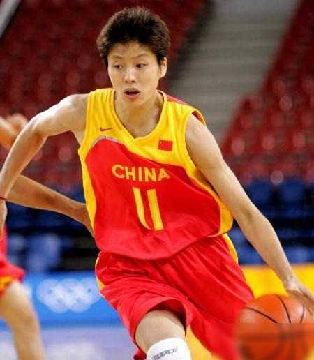 原创我们女篮的三位女子李梦年收入超千万还有一位收入过亿
