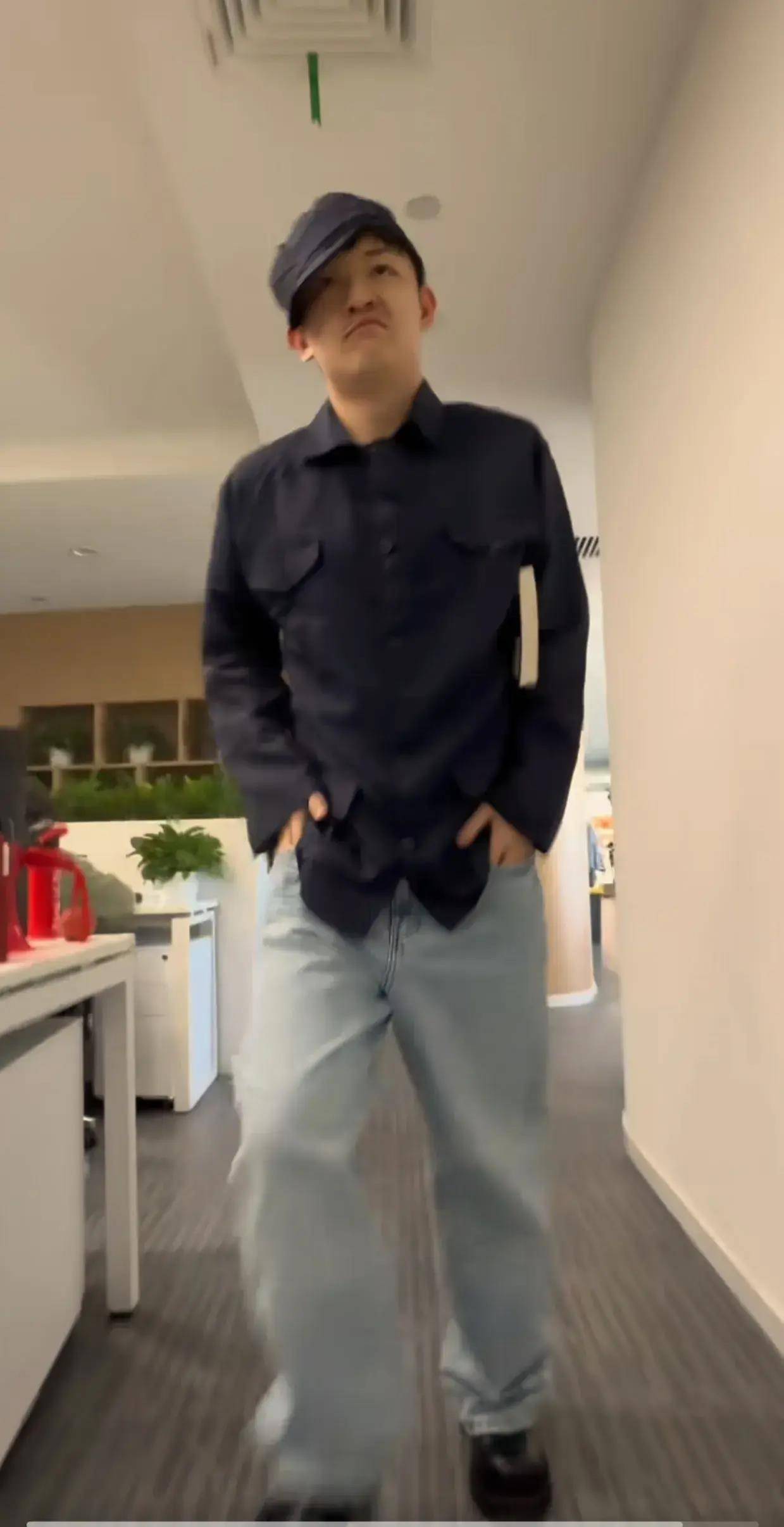 要不让宇辉在泰国多待几天吧董董3天就让大家移情别恋了