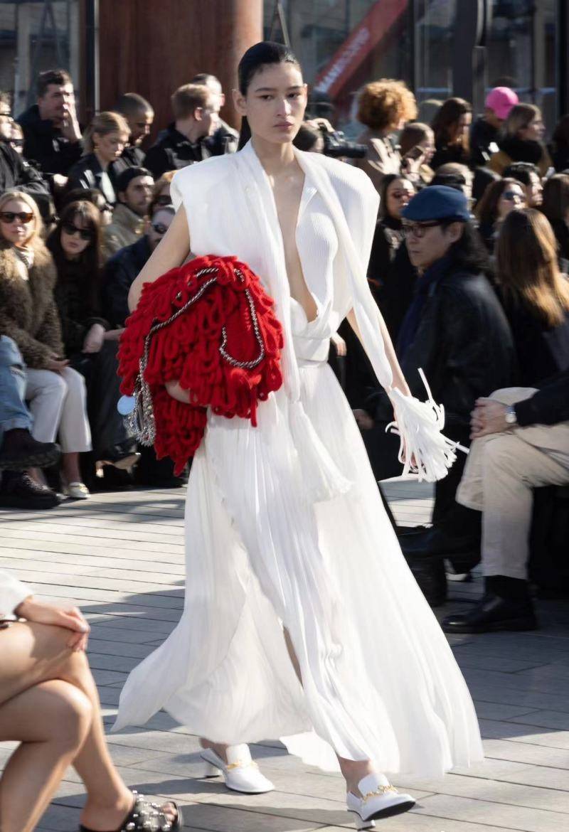 揭秘时尚圈背后的真相,让你大开眼界!_服装_女性_时间