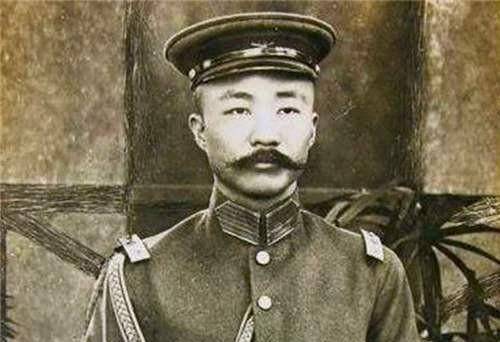 他拿结婚照给上司看,却引火上身冤死狱中,后妻子与上司连生7子_李烈钧