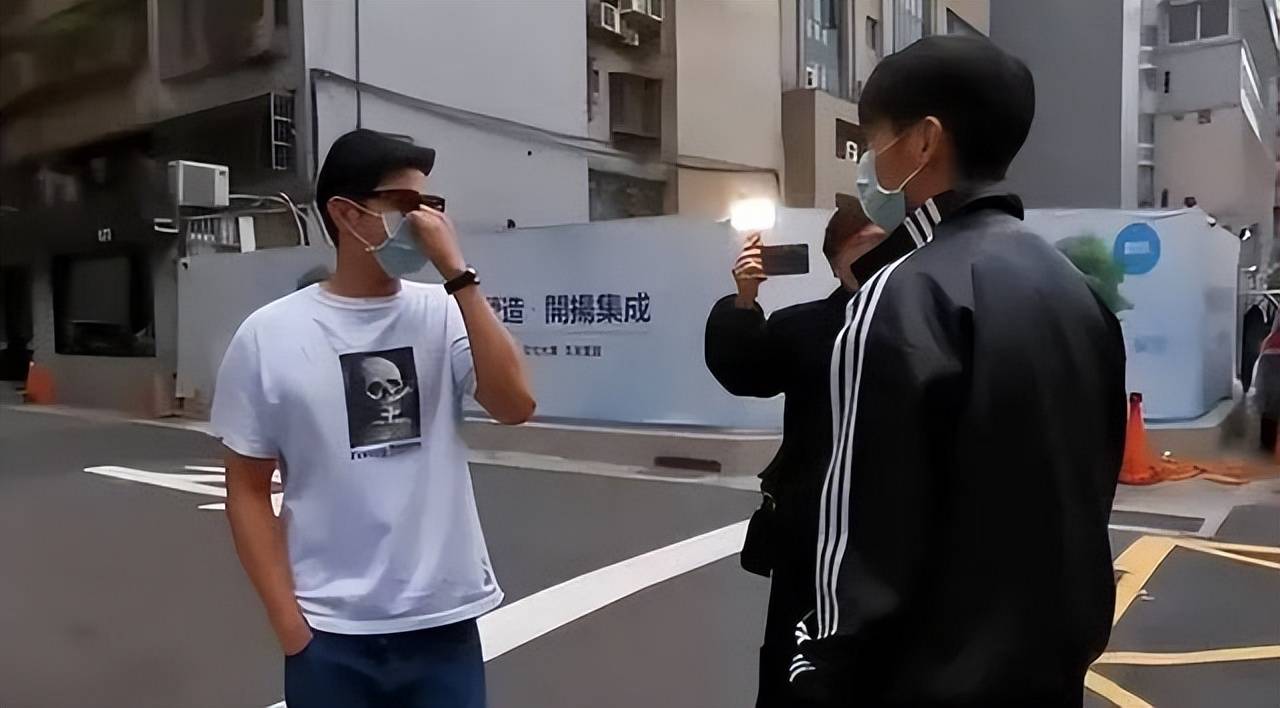 孙志浩刚47头发就白了,已经贾静雯握手言和,梧桐妹起关键作用_修杰楷
