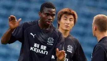 浅论- 李玮峰为何无法进入埃弗顿大名单?_莫耶斯_李铁_中卫