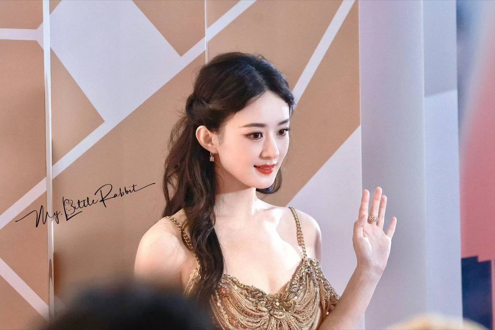 赵丽颖获亚洲电影大奖,新剧将播,还想和张艺谋导演再合作_表演_作品