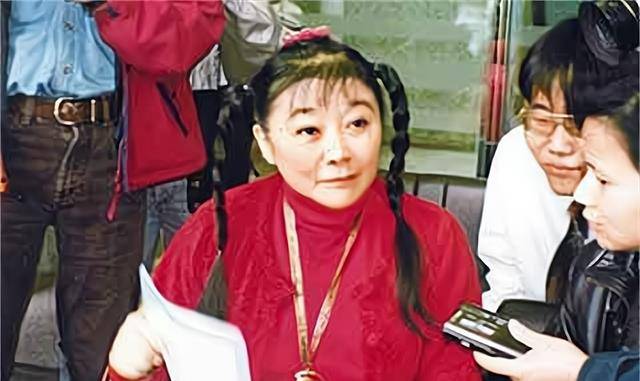 丈夫极度抠门被绑后下落不明,百亿遗产全部捐献_龚如心_王德_父亲