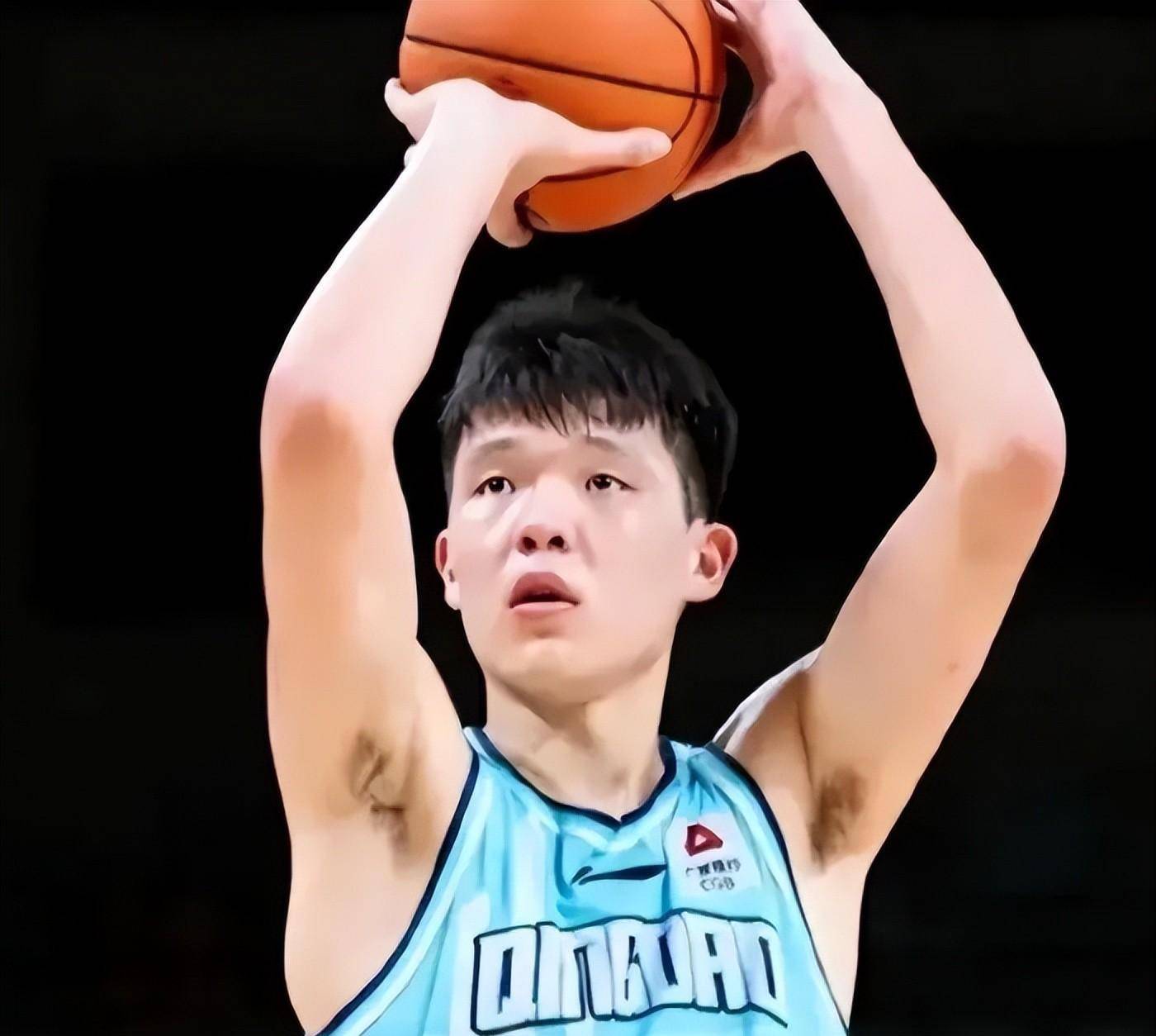 的选秀新秀仍有一些新秀被选中,还在等待机会一展抱负,如杜伯超,邹运