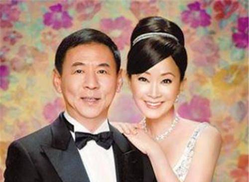 孙道存却当着妻女的面直说,我希望和奖由我的夫人,我的内人张琼玲上来