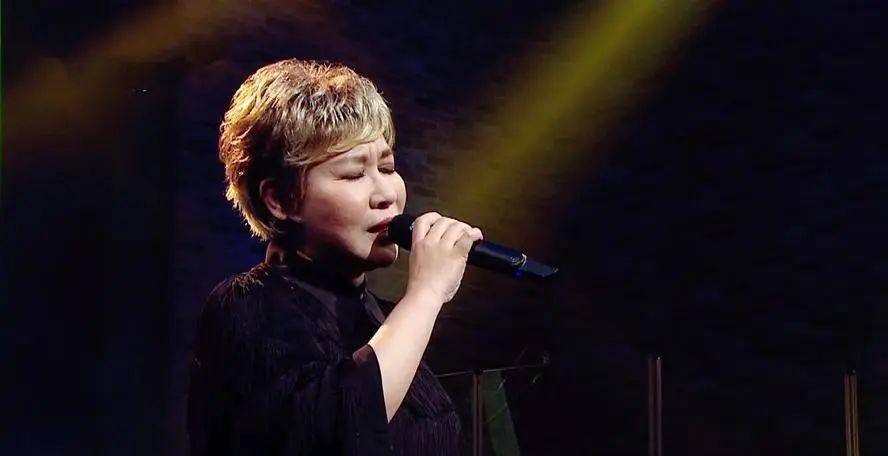 捧红萧煌奇,一首歌红了13年,她的人生没那么简单_黄小琥_女儿_音乐