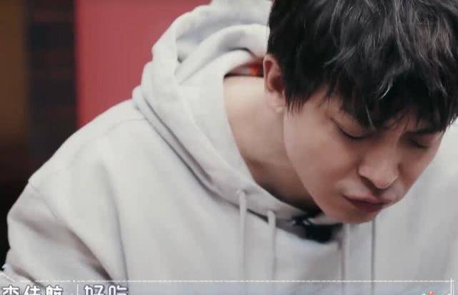 原创原创有一种卑微叫李佳航开心吃饭却被丈母娘恶搞他说的话让人心疼