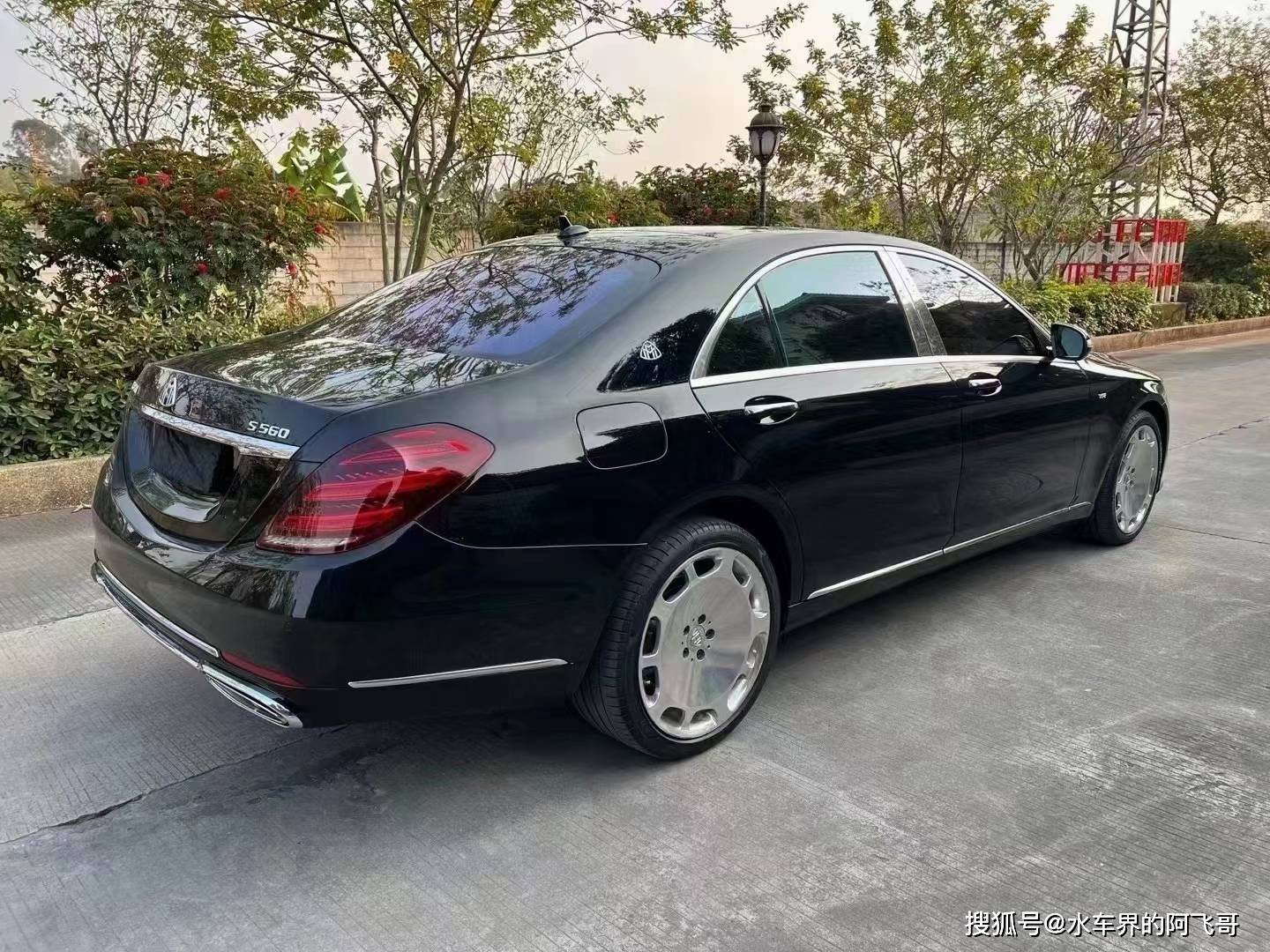 2020款奔驰迈巴赫s560美版 黑外黑内 行政四座 全时四驱 全车隐形车衣