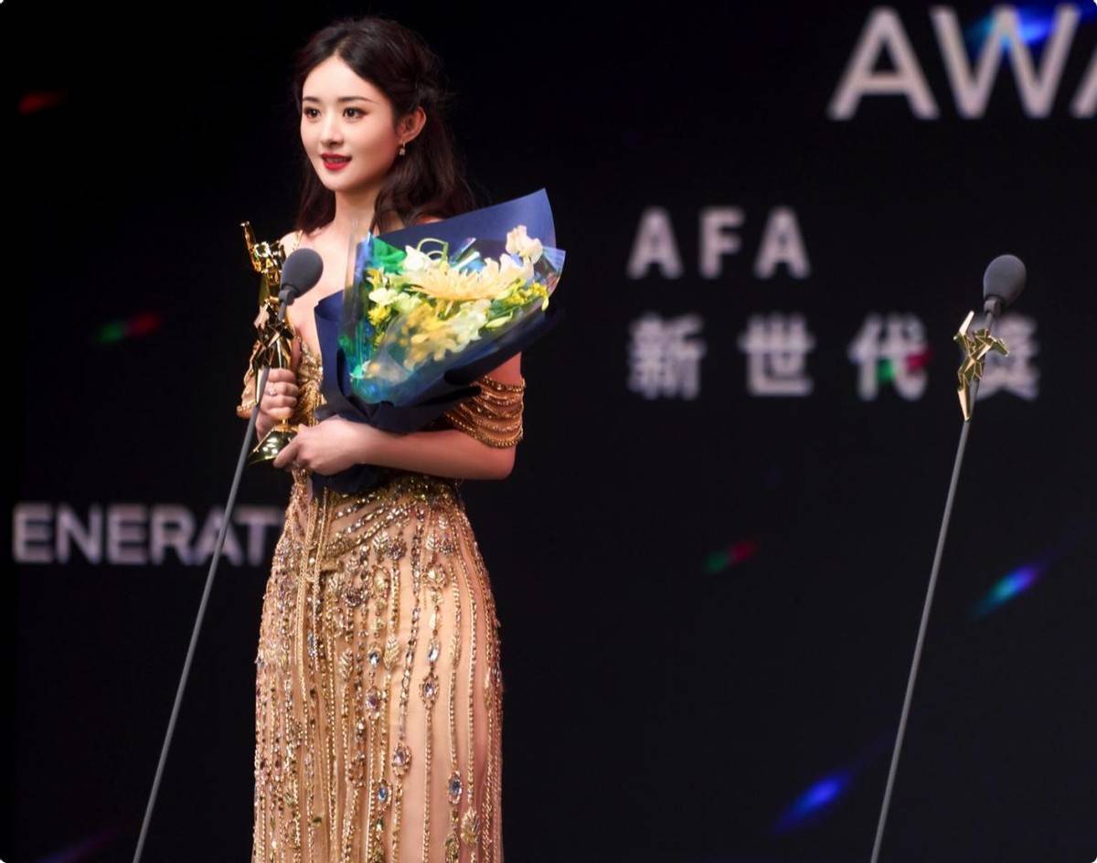 范冰冰的脸,赵丽颖的腰,蒋勤勤的胯,女性的性感并不是露胸露肉_裙子