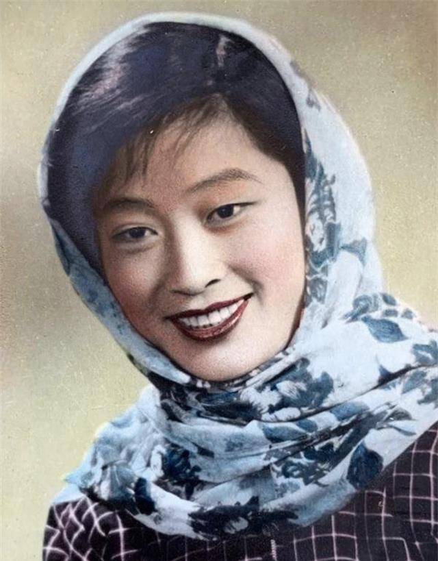 原创孟遏云不愿在澡堂洗澡被人质疑后解释曾遭军阀囚禁胸部有刺字