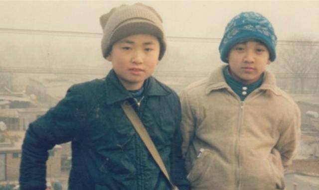 原创福州首富陈凯贴身保镖不离身请客吃饭只喝30年以上的茅台