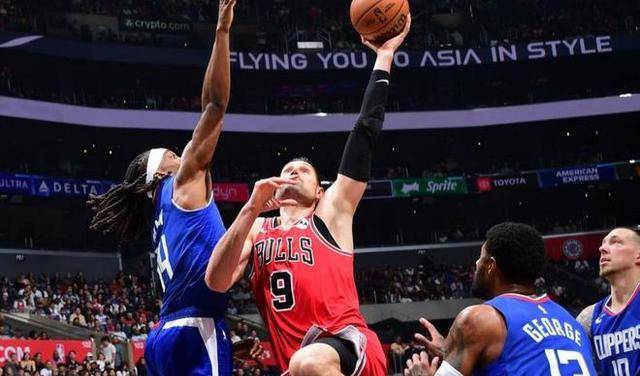 快船神奇逆转公牛哈登生涯第76次三双乔治22分9助攻小卡19分