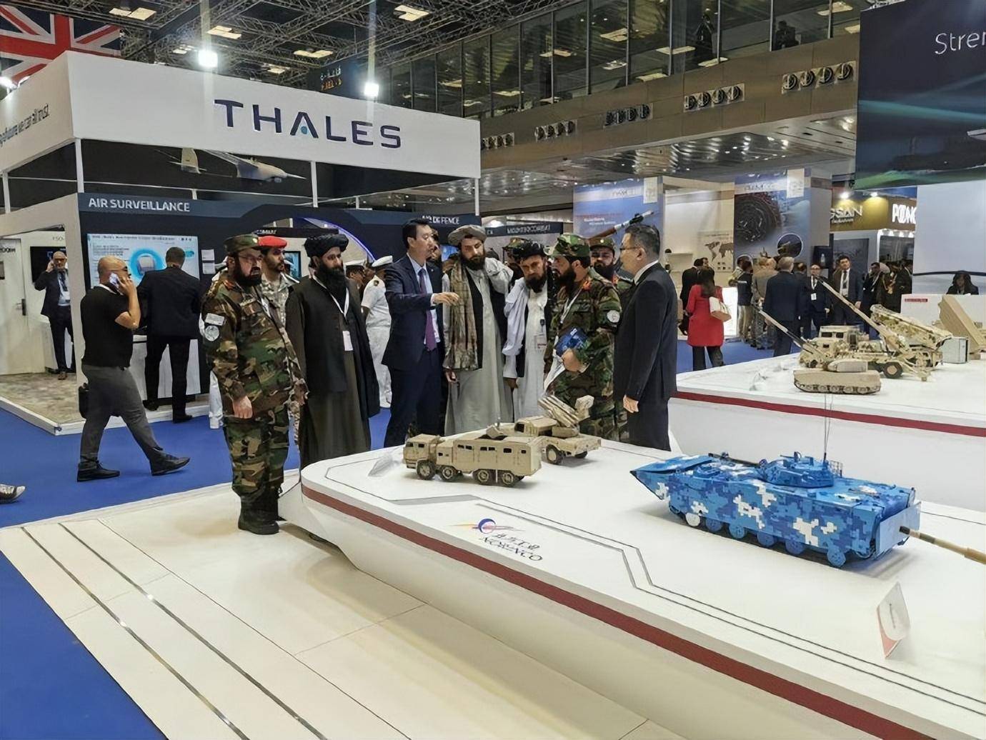 原创塔利班军方一二把手同时现身中国武器展馆给了中方最直白信号