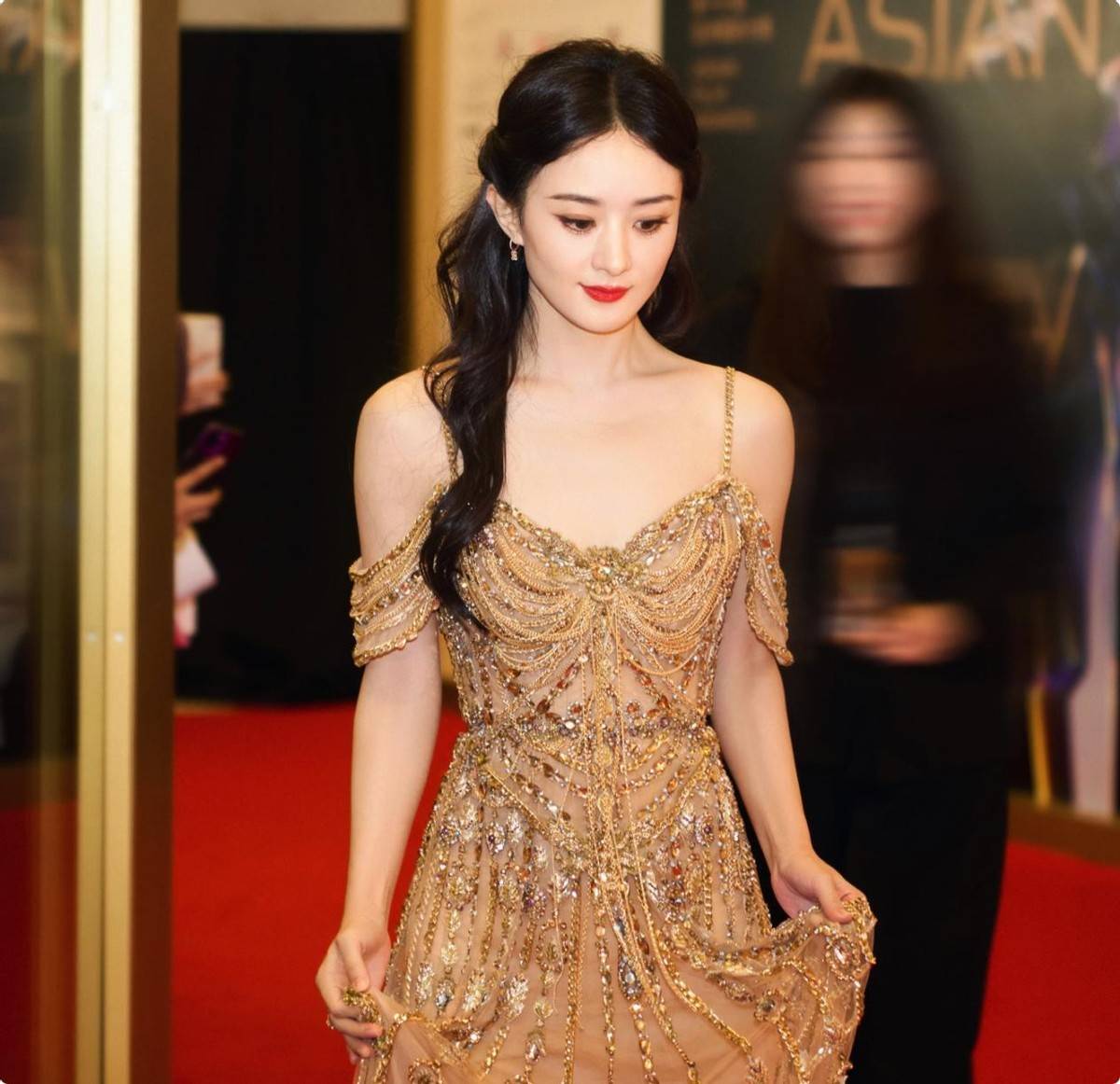 原创范冰冰的脸赵丽颖的腰蒋勤勤的胯女性的性感并不是露胸露肉