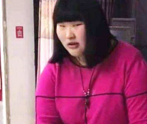 大衣哥吃喝不愁,唯独愁女儿的婚事,网友:这体格一般人hold不住