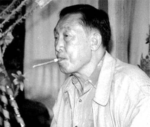 1995年更是有6000多人脱离坤沙的统治,政府跟佤联军集结了兵力在泰缅
