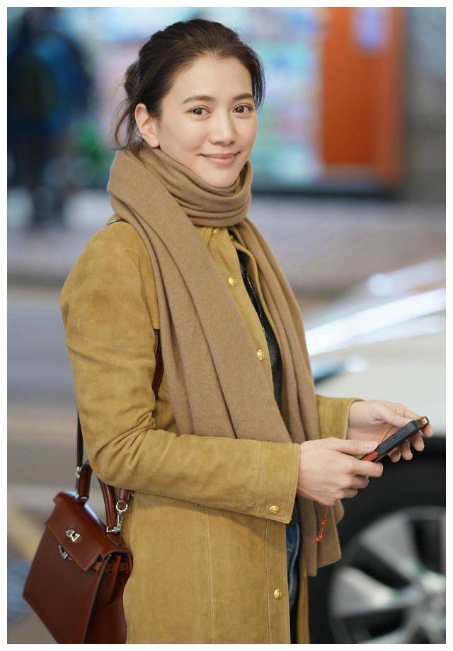 原创袁咏仪52岁最新近照素颜颜值依旧惊艳给明星们上了一课