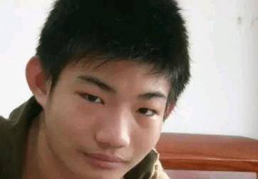 原创中国第一懒人杨锁为取暖放火烧家具23岁活活懒死在家中