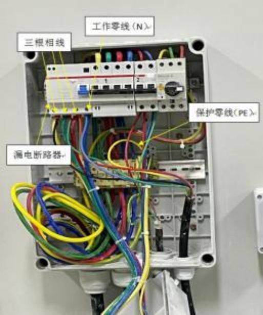 公司采用外部电源, 由当地电网直接供电,挂面厂房配电房输出电压为