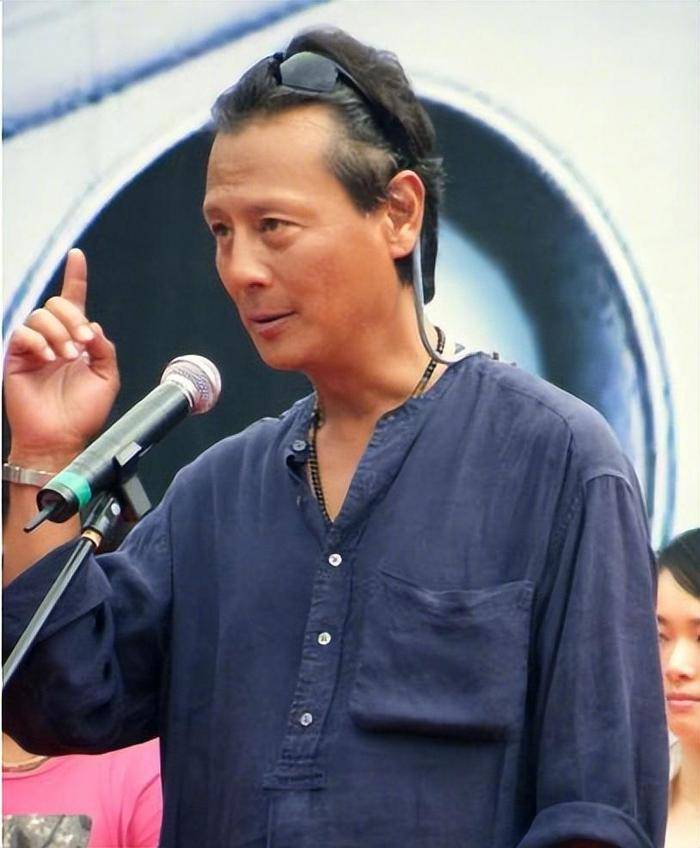 原创刘德凯嘲笑焦恩俊你跟女主有吻戏焦恩俊反问你是不是羡慕了