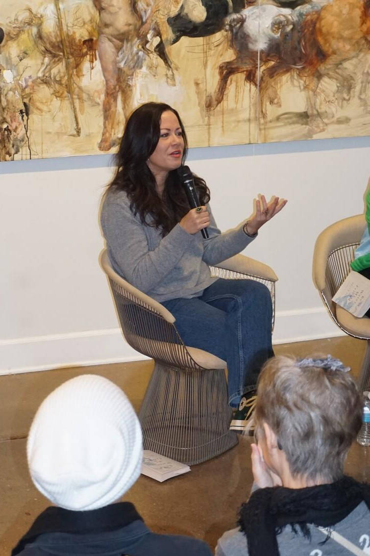 原创55岁李小龙女儿李香凝近照曝光体型发福长相似白人与李小龙完全不